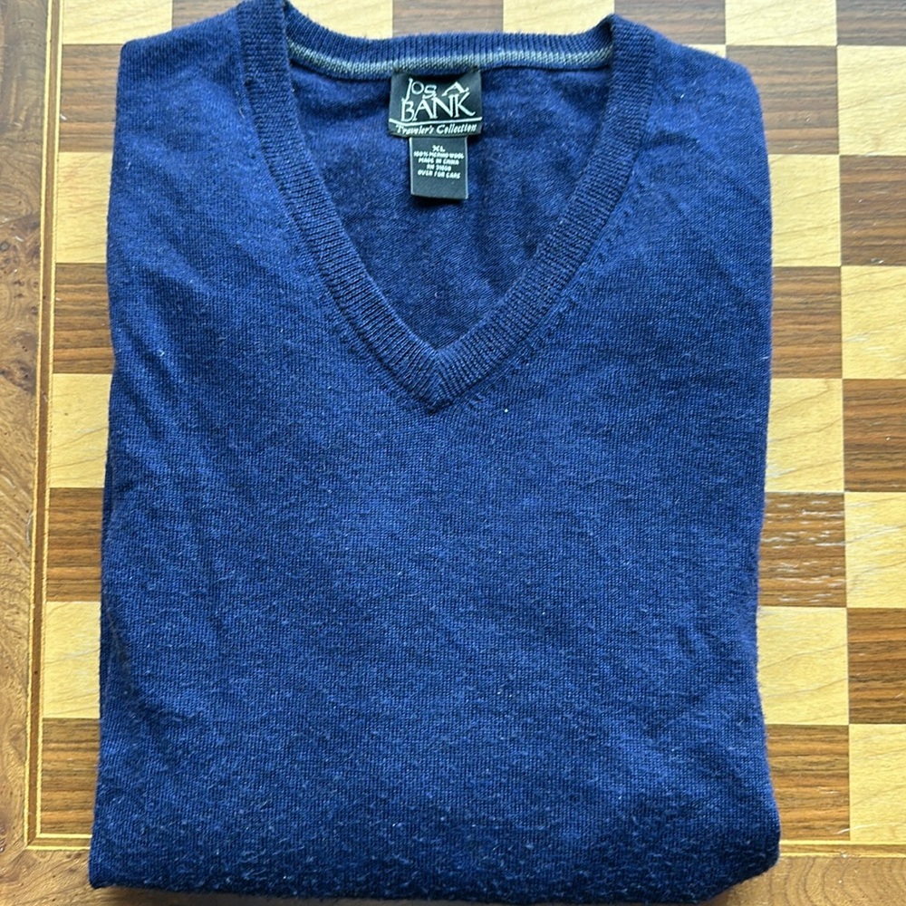 Men’s Jo’s A Banks V Neck Meridian Wool Sweater - XL